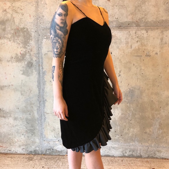 Spaghetti strap black velvet dress w side ruffle M - Picture 3 of 12